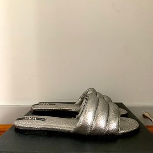 Zara - silver crackle effect quilted slides